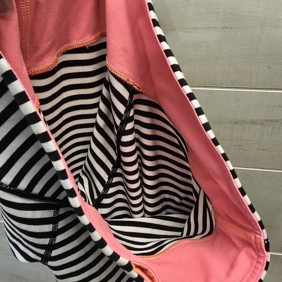 {8} Lululemon - Picture 12 of 13